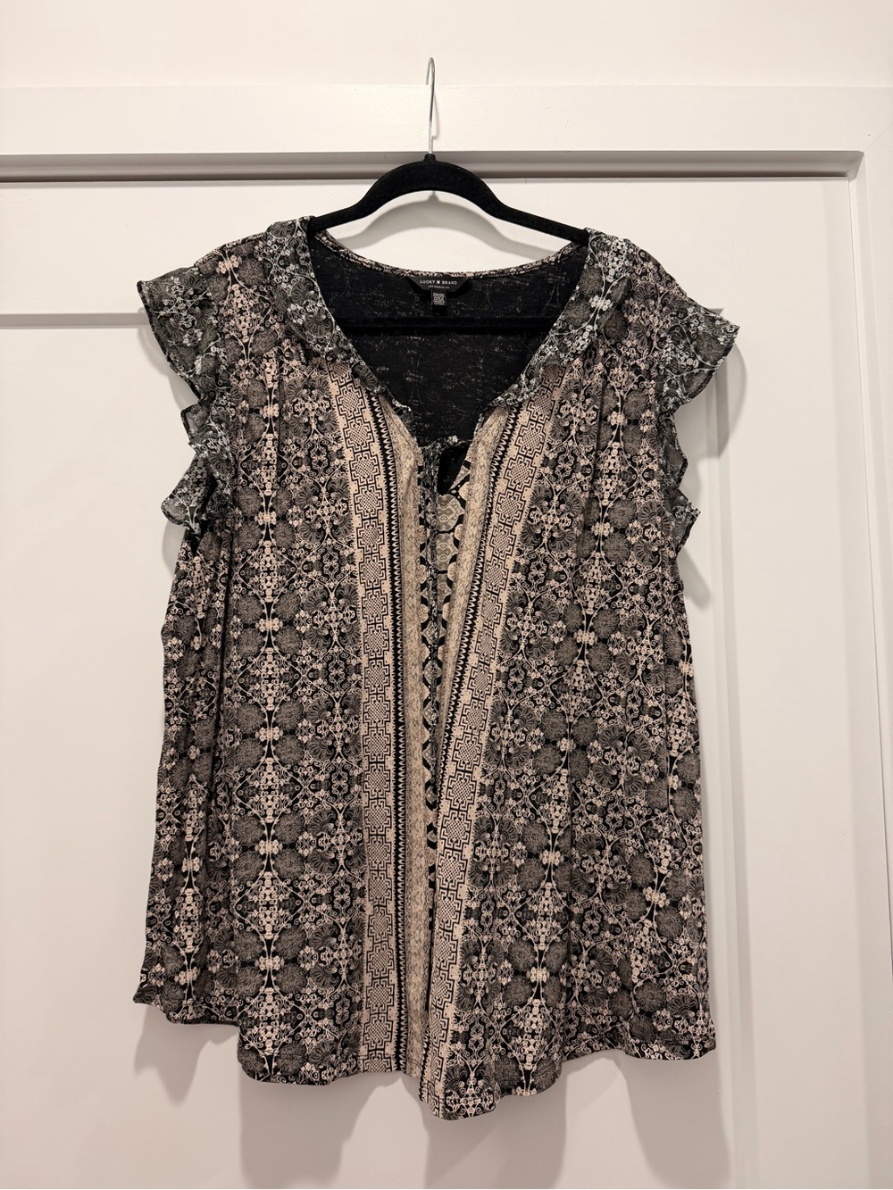 Lucky Brand Black and Cream Lace-Trimmed Printed Flutter Top